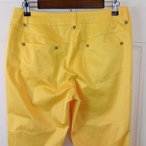 (3/$22) E39 By Eric bright yellow cropped pants - Picture 5 of 8